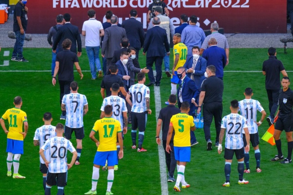 Conmebol, a favor de completar partido suspendido entre Brasil y Argentina