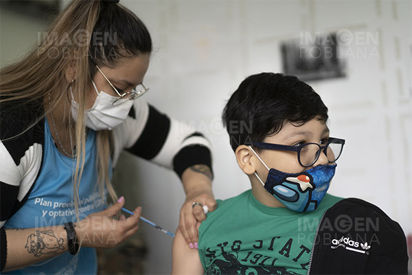 Mas de 100,000 niños de entre 3 y 11 años vacunados contra covid en un día en Argentina