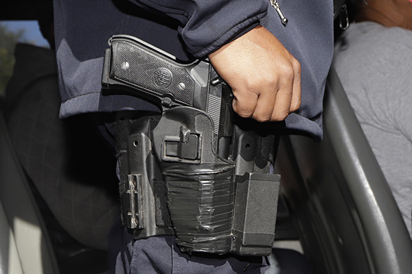 Policía acusado de la muerte de su hijo busca acuerdo reparatorio