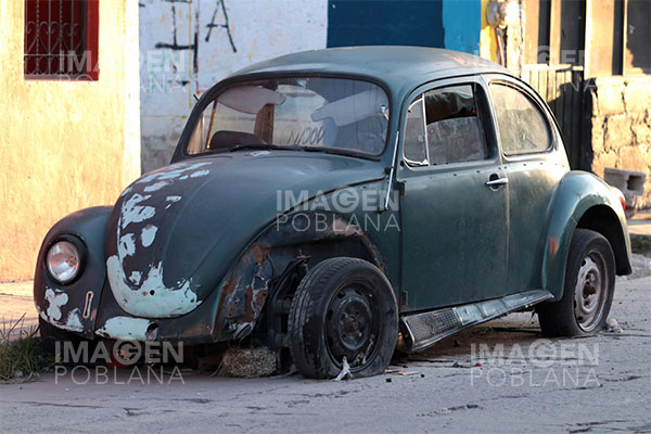 Vivía en un automóvil y ahí lo alcanzó la muerte
