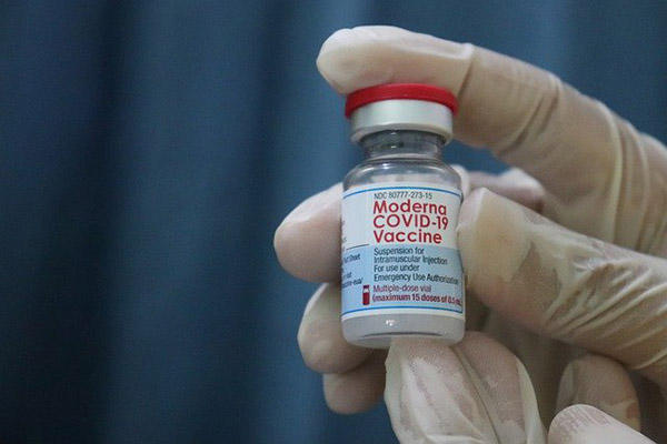 EU aplicará sanciones a Moderna si no abastece suficientes vacunas para COVAX