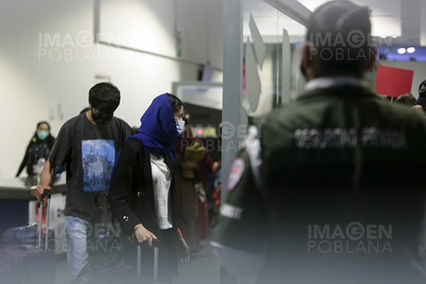 Autoridades atienden caso de familia afgana deportada al llegar a México