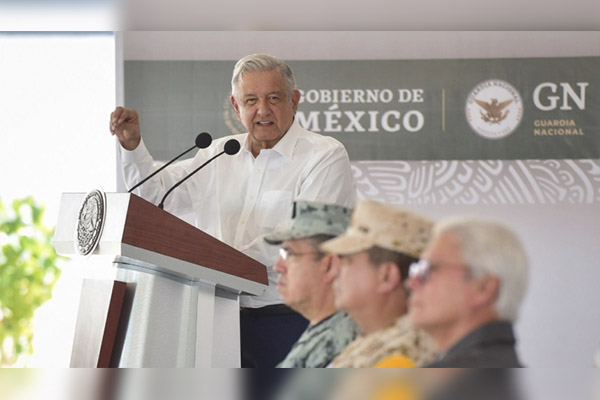 Regularizar autos “chocolate” costará 2,500 pesos y se destinará para programas de bacheo: AMLO