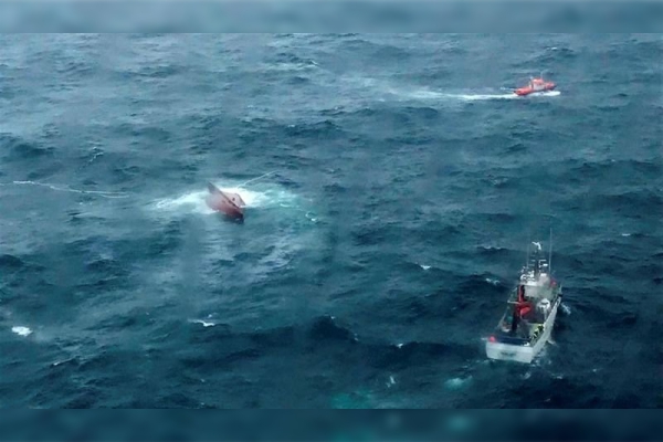 Al menos 5 muertos y 2 desaparecidos tras hundimiento de barco-hotel en Brasil