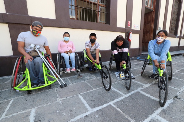 Entrega SEDIF más sillas de ruedas a deportistas de alto rendimiento