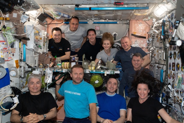 Equipo de filmación ruso regresa este domingo a la Tierra