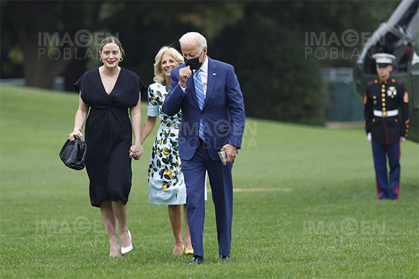 Biden y su esposa violan uso obligatorio de mascarillas en interiores