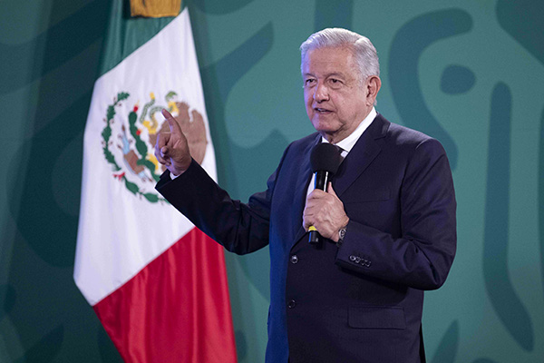 AMLO critica ineficiencia de la OMS en aprobación de vacunas