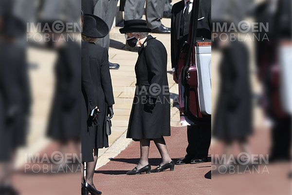 La reina Isabel II pospone viaje a Irlanda del Norte por “consejo médico”