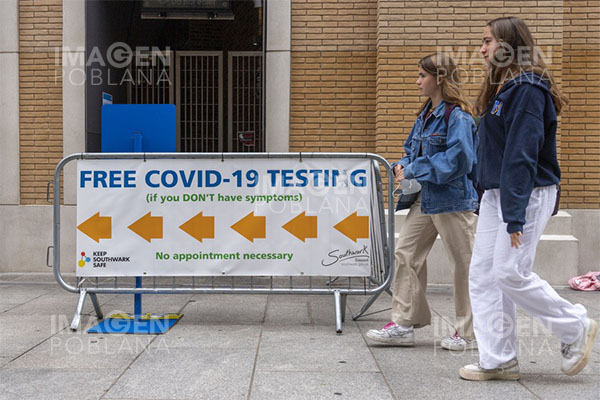 Pese a aumento de casos, Jonhson rechaza volver a aplicar restricciones por COVID-19