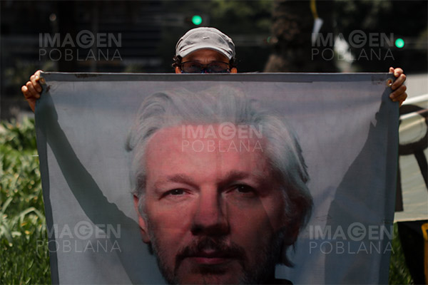 Assange podría pedir asilo en cualquier país: redactor jefe de WikiLeaks