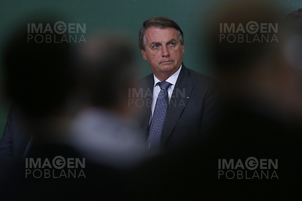 Bolsonaro, a un paso de ser vetado de redes sociales como su admirado Trump