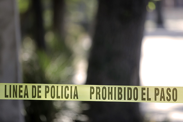 ¡Aparece cadáver con bolsa en la cabeza en un parque!
