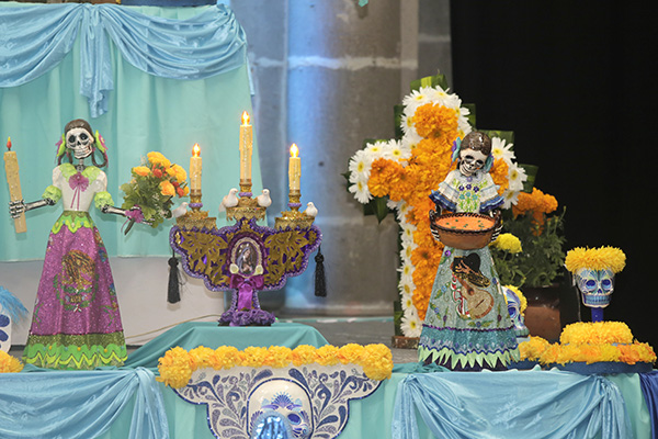 Ofrendas por Día de Muertos, tradición arraigada en Puebla