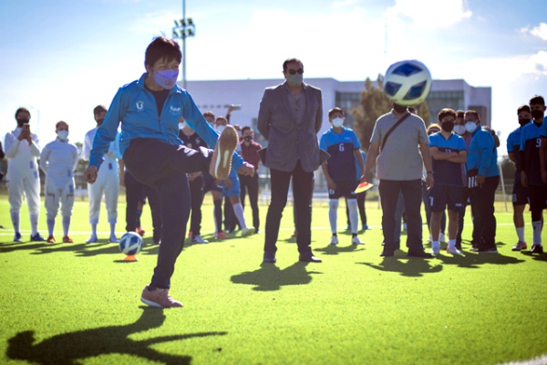 Rectora Lilia Cedillo inaugura la cancha 5 de futbol soccer