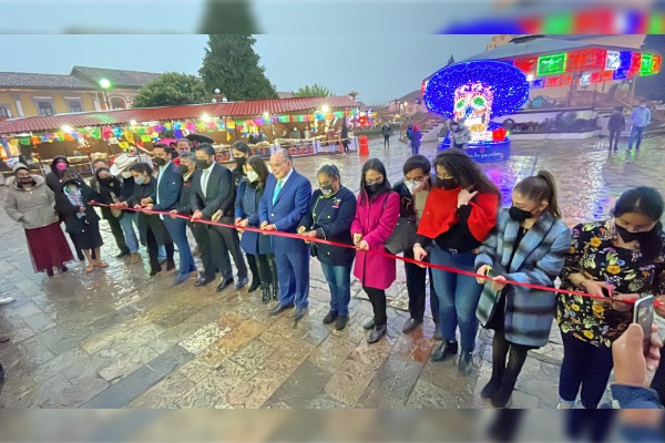 Zacatlán inaugura Feria del Pan con catrina hecha de más de seis mil conchas