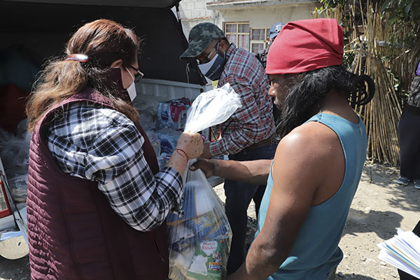 Atiende SEDIF de manera oportuna a damnificados por explosión en Xochimehuacán