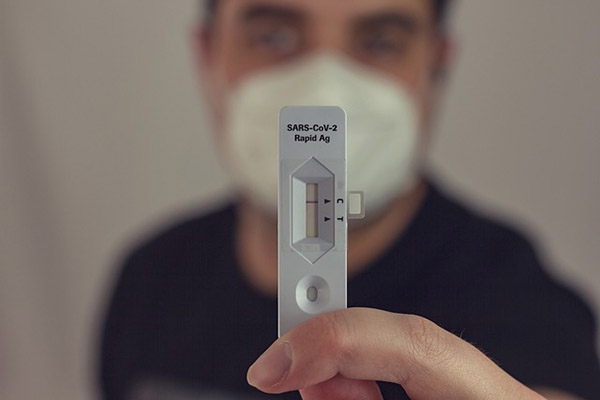 Crean prueba rápida para detectar COVID-19 a partir de nanotubos de carbono