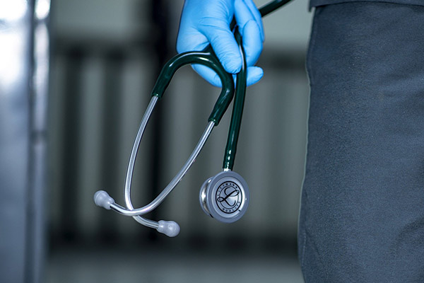 Alertan que brote de virus respiratorio en niños colapsará el sistema hospitalario alemán