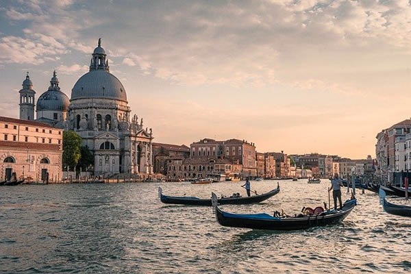 Nueva marea alta amenaza Venecia