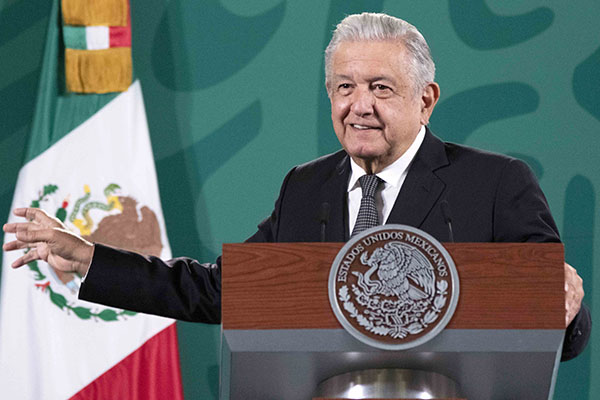 AMLO se compromete con EU a dejar de exportar petróleo