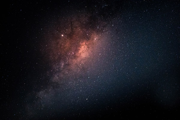 Científicos detectan presencia de agua en la galaxia más masiva del universo