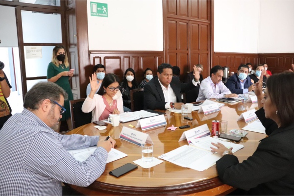 Comisión de Gobernación aprueba regreso de mercados temporales