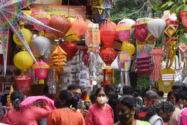 Casos de covid-19 en la India bajan a menos de 11,000 en un día