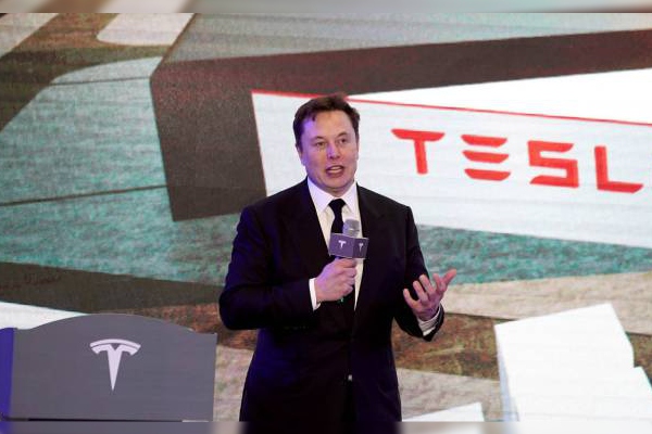 Usuarios de Twitter apoyan que Musk venda el 10% de sus acciones de Tesla