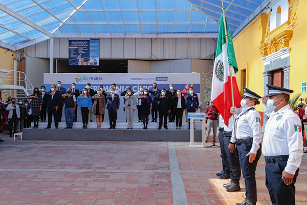 Llama Mundo Tlatehui a servidores públicos a reafirmar los valores patrios