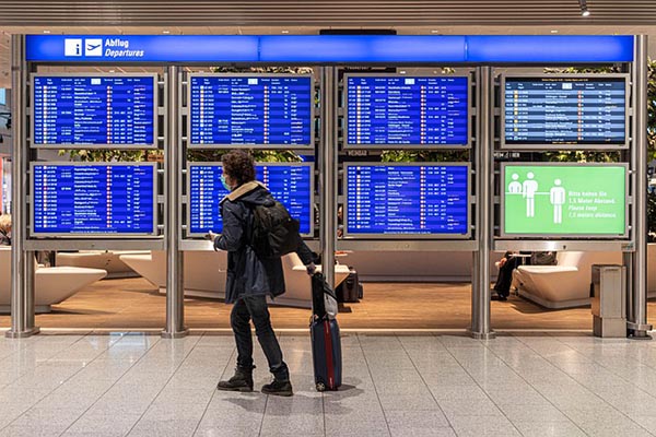 EU abre fronteras a viajeros internacionales vacunados por completo