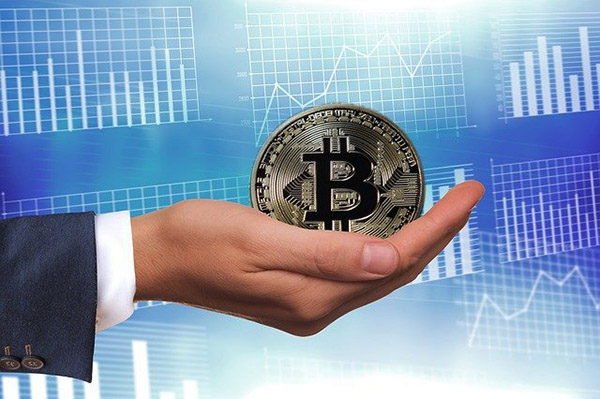 Bitcóin supera los 67,000 dólares alcanzando nuevo récord histórico