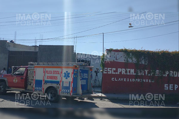 Evacuan a cientos de alumnos por fuerte olor a gasolina
