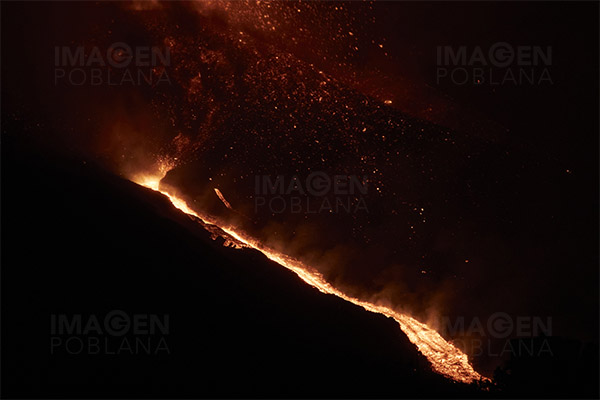 Lava del volcán de La Palma alcanza el mar por segunda vez