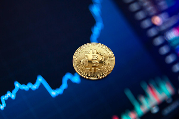 Bitcoin vuelve a renovar su máximo histórico llegando a los 69,900 dólares