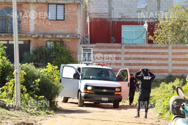 Vecinos encuentran restos humanos abandonados en predio baldío