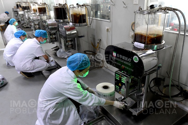 China endurece medidas de prevención en fronteras ante casos de COVID-19