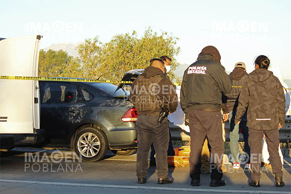 Mujer y adolescente llevaban un cadáver en la cajuela