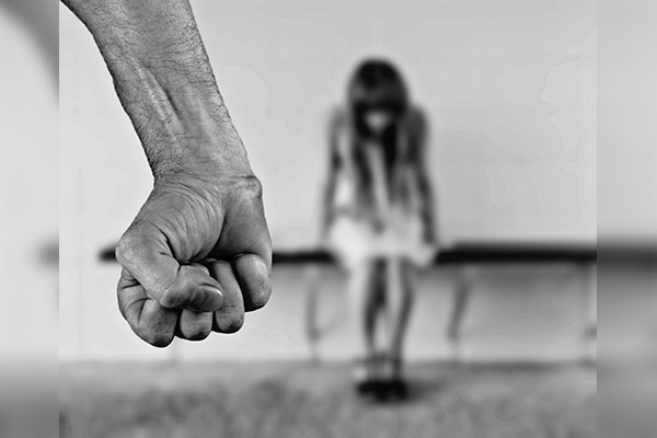 Padres adoptivos matan a su hija de seis años y luego denuncian su desaparición