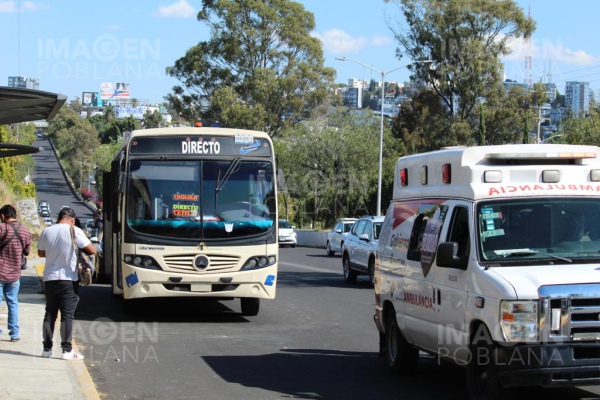Pasajero es herido de bala durante violento asalto a transporte público