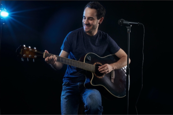 Introspección y desamor, claves del nuevo álbum de Emmanuel Talancón