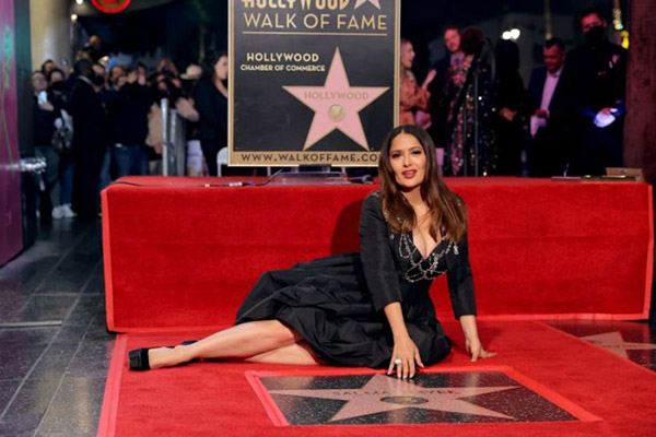 Salma Hayek ya tiene su estrella en el Paseo de la Fama de Hollywood