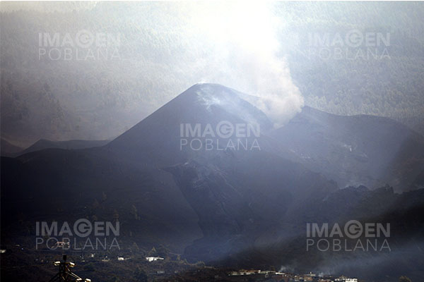Volcán de La Palma registra 371 terremotos en un día, récord desde la erupción