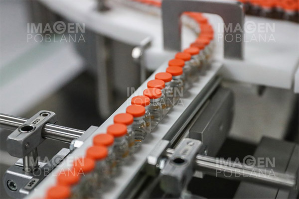 Vacunas contra ómicron no se producirán antes de octubre de 2022, según expertos