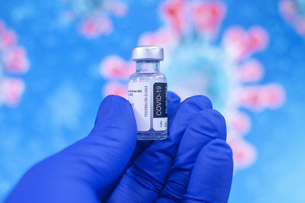 Un líder antivacunas es internado por COVID-19 y ahora llama a todos a inmunizarse