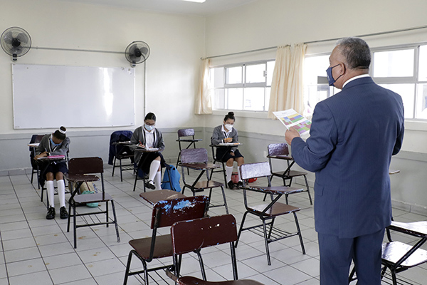¿Los profesores en México deben cumplir con requisitos morales?