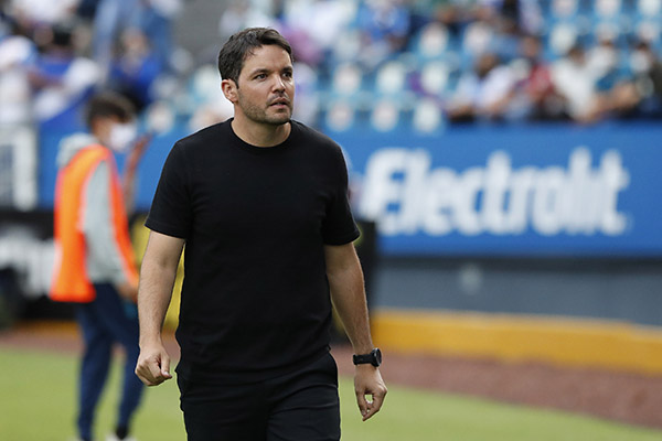 Con llegada de Almada a Pachuca, se confirma que Larcamón se queda en el Puebla