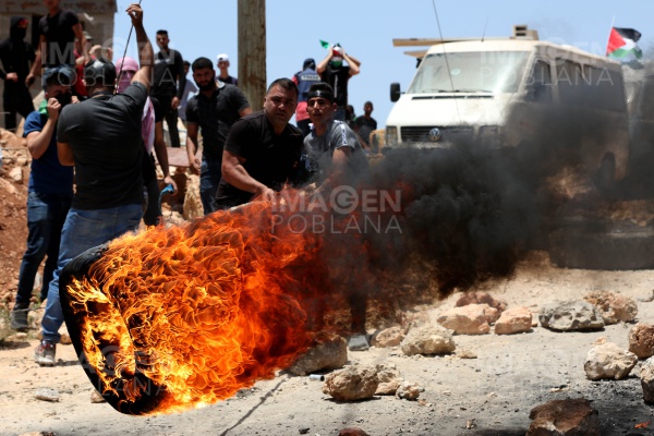 Palestinos resultan heridos en enfrentamientos con soldados israelíes