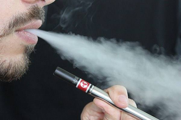 Vapear duplica el riesgo de sufrir disfunción eréctil, revela investigación