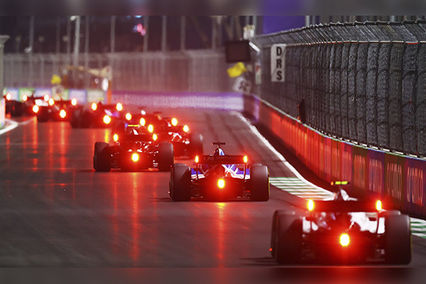 Así fue el duro choque al arranque de la F2 entre Enzo Fittipaldi y Theo Pourchaire
